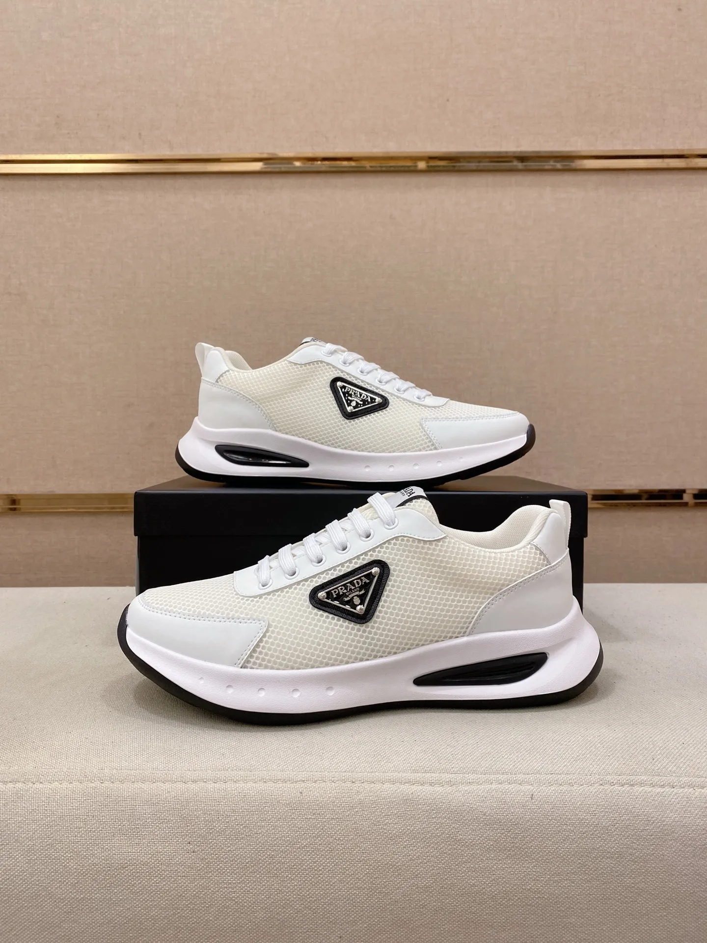 Men's men's shoes💰: 440💰[Prada～Prada] Trendy new styles are on the market. Same style as the official website. Counter quality. Original version. [Strong] [Strong] Imported selected first-layer cowhide. Comfortable and breathable sheepskin lining, fine workmanship, upper layer made of 100% pure cowhide, original last shape, comfortable on the feet, shoe sizes 38 to 44